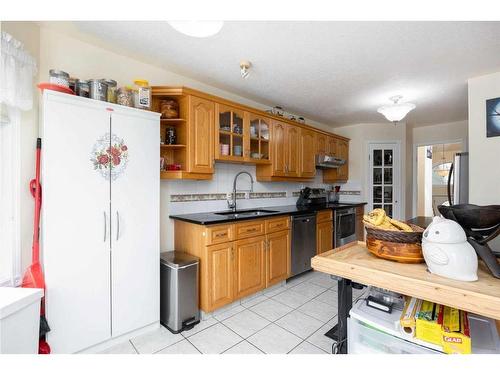 167 Burton Place, Fort Mcmurray, AB - Indoor Photo Showing Kitchen