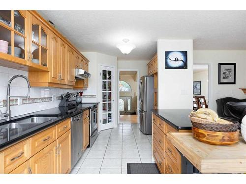 167 Burton Place, Fort Mcmurray, AB - Indoor Photo Showing Kitchen With Double Sink