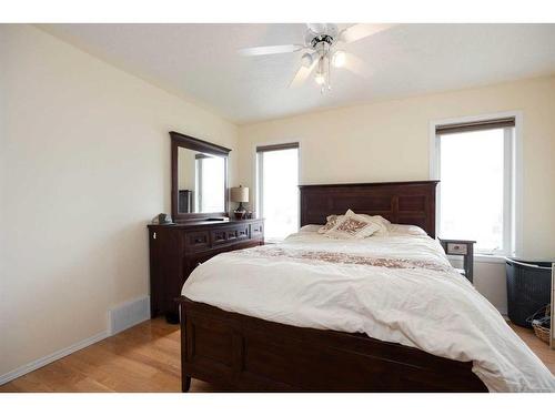 167 Burton Place, Fort Mcmurray, AB - Indoor Photo Showing Bedroom