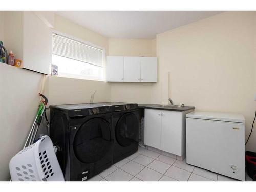 167 Burton Place, Fort Mcmurray, AB - Indoor Photo Showing Laundry Room