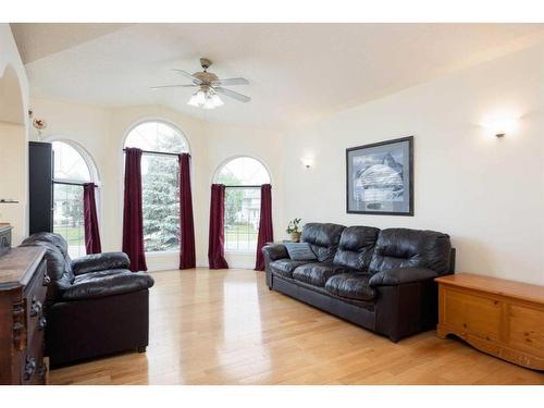 167 Burton Place, Fort Mcmurray, AB - Indoor Photo Showing Living Room