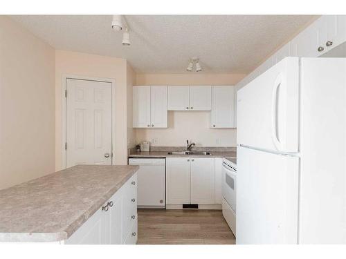 124 Kodiak Crescent, Fort Mcmurray, AB - Indoor Photo Showing Kitchen With Double Sink