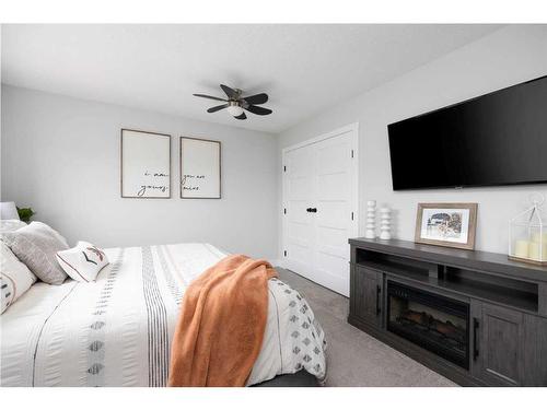43-701 Beacon Hill Drive, Fort Mcmurray, AB - Indoor Photo Showing Bedroom