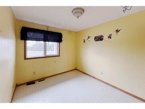 185 Ermine Crescent, Fort Mcmurray, AB - Indoor Photo Showing Other Room