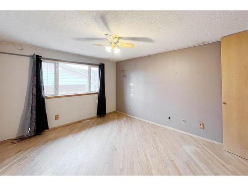 185 Ermine Crescent, Fort Mcmurray, AB - Indoor Photo Showing Other Room