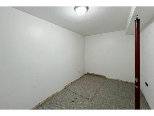 185 Ermine Crescent, Fort Mcmurray, AB - Indoor Photo Showing Other Room