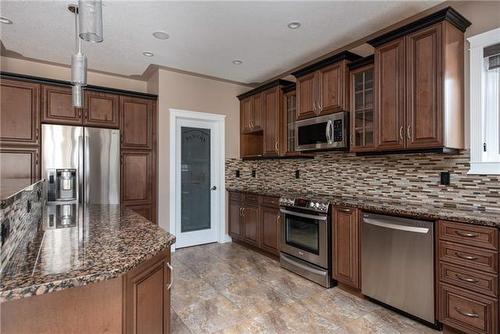 105 Cormorant Place, Fort Mcmurray, AB - Indoor Photo Showing Kitchen With Upgraded Kitchen