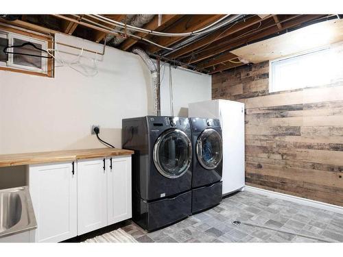 149 Ermine Crescent, Fort Mcmurray, AB - Indoor Photo Showing Laundry Room