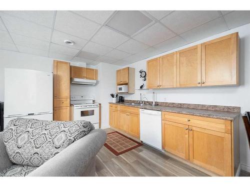 193 Elm Street Nw, Fort Mcmurray, AB - Indoor Photo Showing Kitchen With Double Sink