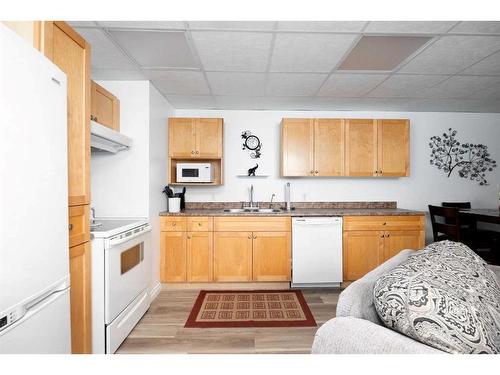 193 Elm Street Nw, Fort Mcmurray, AB - Indoor Photo Showing Kitchen With Double Sink