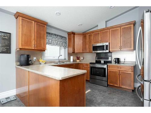 193 Elm Street Nw, Fort Mcmurray, AB - Indoor Photo Showing Kitchen With Double Sink