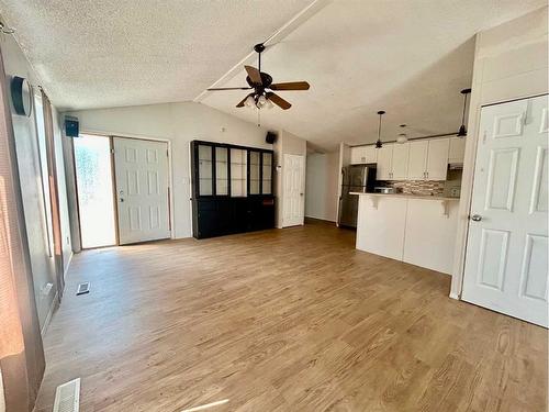 124 Card Crescent, Fort Mcmurray, AB - Indoor Photo Showing Kitchen