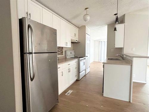 124 Card Crescent, Fort Mcmurray, AB - Indoor Photo Showing Kitchen