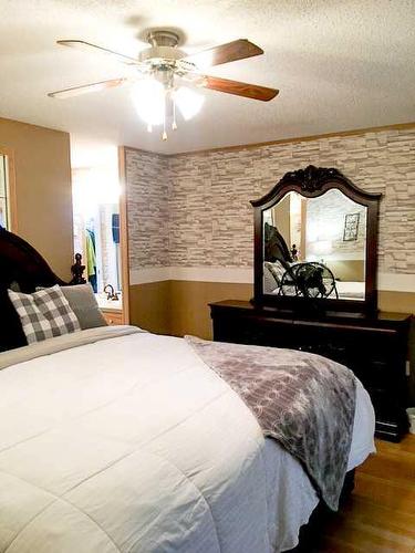 121 Grant Bay, Fort Mcmurray, AB - Indoor Photo Showing Bedroom