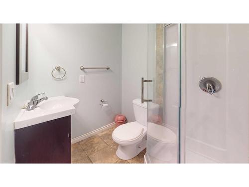 152 Fireweed Crescent, Fort Mcmurray, AB - Indoor Photo Showing Bathroom