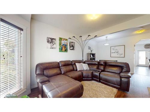 152 Fireweed Crescent, Fort Mcmurray, AB - Indoor Photo Showing Living Room