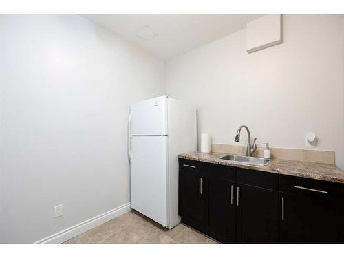 130 Merganser Crescent, Fort Mcmurray, AB - Indoor Photo Showing Kitchen