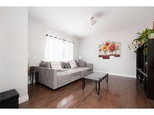 130 Merganser Crescent, Fort Mcmurray, AB - Indoor Photo Showing Living Room