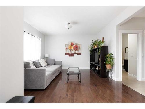 130 Merganser Crescent, Fort Mcmurray, AB - Indoor Photo Showing Living Room