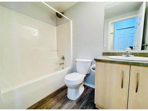 201-8219 Fraser Avenue, Fort Mcmurray, AB - Indoor Photo Showing Bathroom