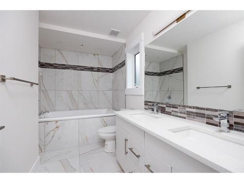 200 Siltstone Place, Fort Mcmurray, AB - Indoor Photo Showing Bathroom