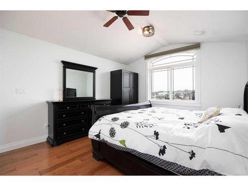 100 Trillium Bay, Fort Mcmurray, AB - Indoor Photo Showing Bedroom