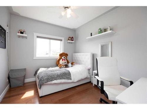 100 Trillium Bay, Fort Mcmurray, AB - Indoor Photo Showing Bedroom