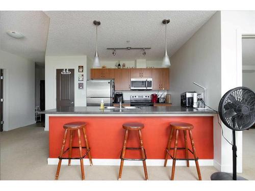 305-136B Sandpiper Road, Fort Mcmurray, AB - Indoor Photo Showing Kitchen