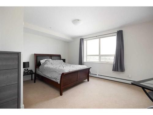 305-136B Sandpiper Road, Fort Mcmurray, AB - Indoor Photo Showing Bedroom