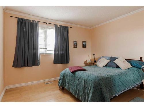 173 Woodland Drive, Fort Mcmurray, AB - Indoor Photo Showing Bedroom