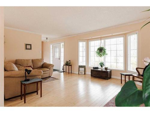 173 Woodland Drive, Fort Mcmurray, AB - Indoor Photo Showing Living Room