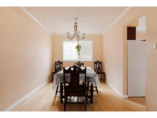 173 Woodland Drive, Fort Mcmurray, AB - Indoor Photo Showing Dining Room