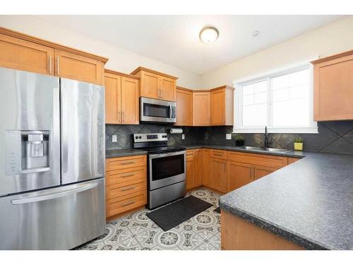 211 Woodpecker Way, Fort Mcmurray, AB - Indoor Photo Showing Kitchen With Stainless Steel Kitchen With Double Sink