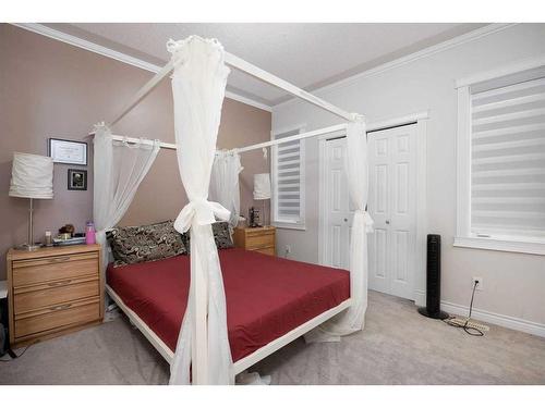 211 Woodpecker Way, Fort Mcmurray, AB - Indoor Photo Showing Bedroom