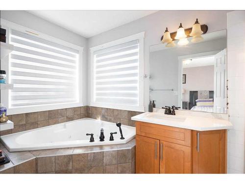 211 Woodpecker Way, Fort Mcmurray, AB - Indoor Photo Showing Bathroom