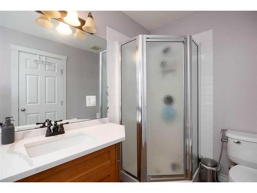 211 Woodpecker Way, Fort Mcmurray, AB - Indoor Photo Showing Bathroom