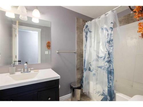 211 Woodpecker Way, Fort Mcmurray, AB - Indoor Photo Showing Bathroom