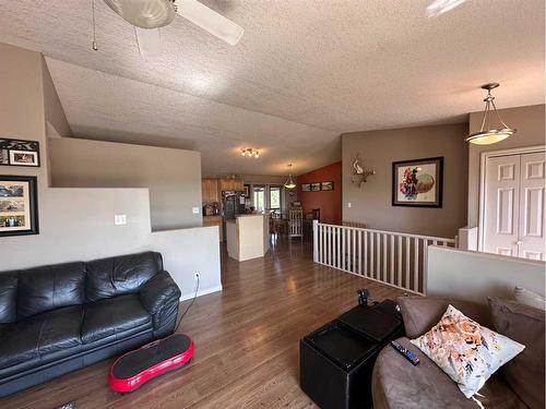 67330 Rge Rd 144A, Lac La Biche, AB - Indoor Photo Showing Living Room