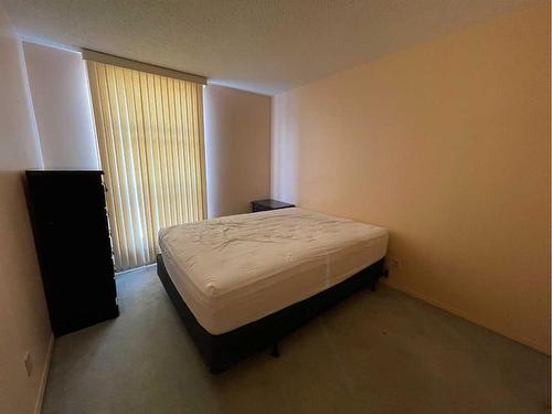 1644-21 Macdonald Drive, Fort Mcmurray, AB - Indoor Photo Showing Bedroom