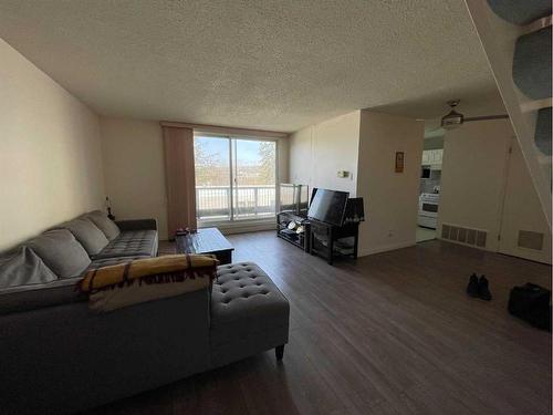 1644-21 Macdonald Drive, Fort Mcmurray, AB - Indoor Photo Showing Living Room