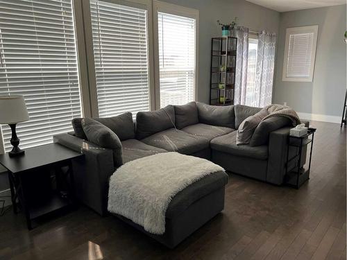 105 Dehoog Crescent, Fort Mcmurray, AB - Indoor Photo Showing Living Room