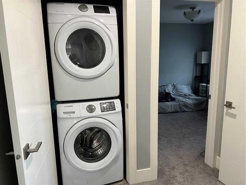 105 Dehoog Crescent, Fort Mcmurray, AB - Indoor Photo Showing Laundry Room