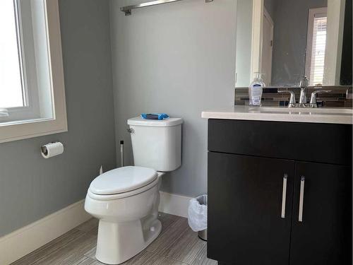 105 Dehoog Crescent, Fort Mcmurray, AB - Indoor Photo Showing Bathroom