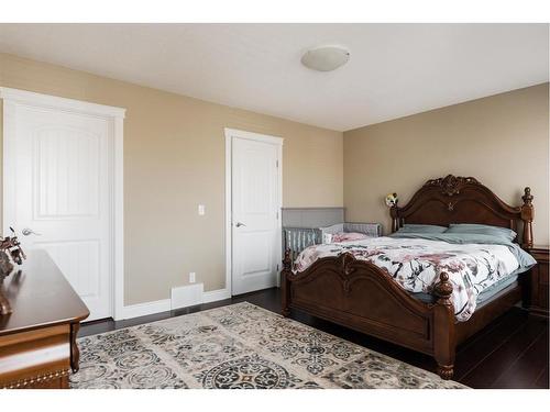 19-300 Sparrow Hawk Drive, Fort Mcmurray, AB - Indoor Photo Showing Bedroom