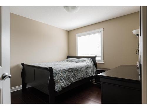 19-300 Sparrow Hawk Drive, Fort Mcmurray, AB - Indoor Photo Showing Bedroom