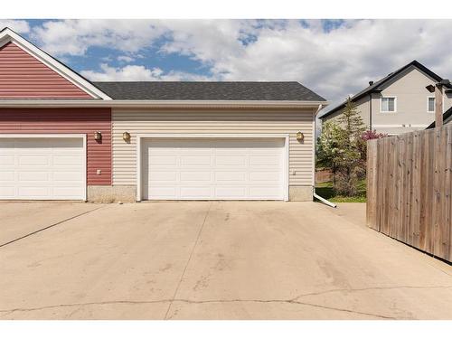 19-300 Sparrow Hawk Drive, Fort Mcmurray, AB - Outdoor With Exterior