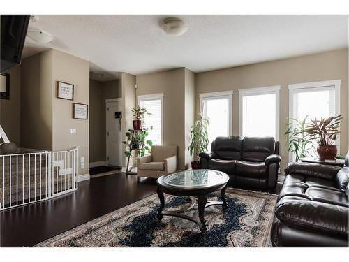 19-300 Sparrow Hawk Drive, Fort Mcmurray, AB - Indoor Photo Showing Living Room