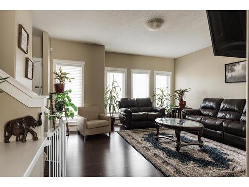 19-300 Sparrow Hawk Drive, Fort Mcmurray, AB - Indoor Photo Showing Living Room