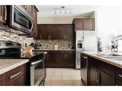 19-300 Sparrow Hawk Drive, Fort Mcmurray, AB - Indoor Photo Showing Kitchen With Stainless Steel Kitchen With Double Sink With Upgraded Kitchen