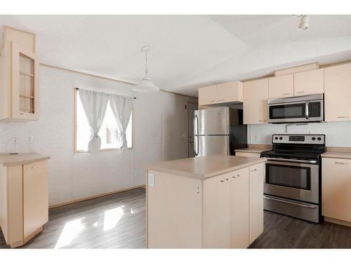 125 Hoehne Street, Fort Mcmurray, AB - Indoor Photo Showing Kitchen With Stainless Steel Kitchen